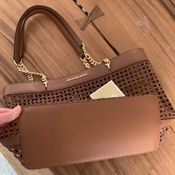 Michael Kors Kinsley Rattan Carryall Tote Bag in the color Luggage. - Picture 4 of 9